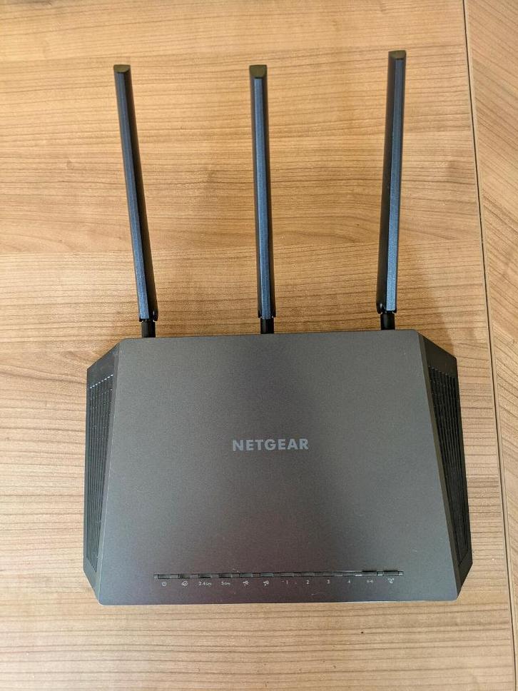 Netgear R7000 met DD-WRT, Computers en Software, Routers en Modems, Gebruikt, Router, Ophalen of Verzenden