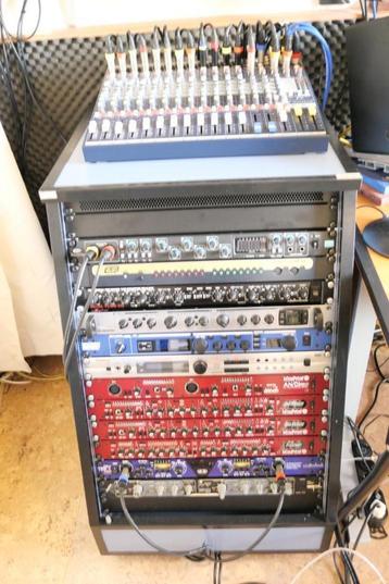 Groot DIY 19 inch-rack op wielen, 15HE. Oerdegelijk gebouwd! beschikbaar voor biedingen