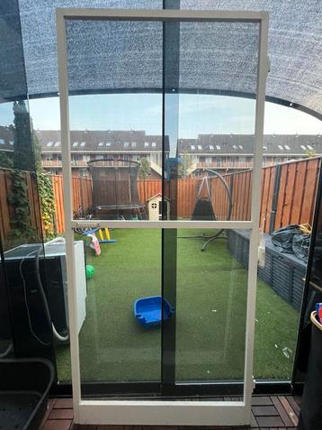 Moet NU weg: Hordeur aluminium met scharnieren 215x100cm beschikbaar voor biedingen