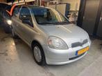 Toyota Yaris 1.3-16V VVT-i Luna, Auto's, Origineel Nederlands, Te koop, Zilver of Grijs, 5 stoelen