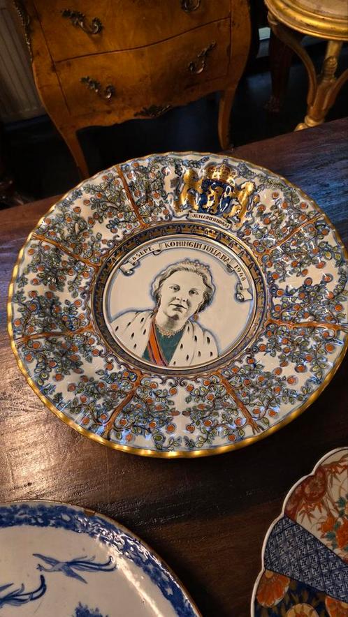 Zeer grote platelen schotel Juliana 1948, Antiek en Kunst, Antiek | Wandborden en Tegels, Ophalen