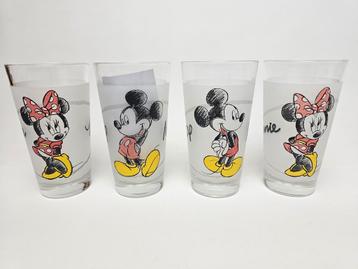 4 disney glazen. 2 x mickey glas en 2 x minnie mouse glas beschikbaar voor biedingen