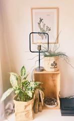 Tafellamp met zwart frame, Huis en Inrichting, Lampen | Tafellampen, Ophalen, Zo goed als nieuw, Metaal, Minder dan 50 cm