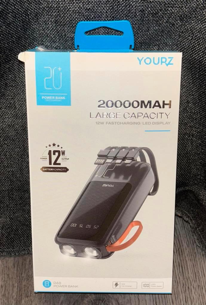 Powerbank 20000mAh met Zaklamp & Adapters - Noodpakket, Telecommunicatie, Powerbanks, Nieuw, Ophalen