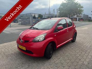 Toyota Aygo 1.0-12V + 5DEURS/ AIRCO/ ELEKPAKKET beschikbaar voor biedingen