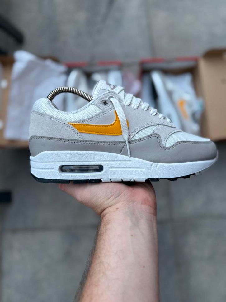 Nike Air Max 1 Essential Maize maat 40 Nieuw, Kleding | Heren, Schoenen, Nieuw, Sneakers of Gympen, Bruin, Ophalen of Verzenden