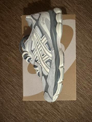 Asics grey gel beschikbaar voor biedingen