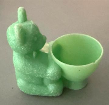 Eierdopje jaren 50/60 kunststof/plastic beertje beschikbaar voor biedingen