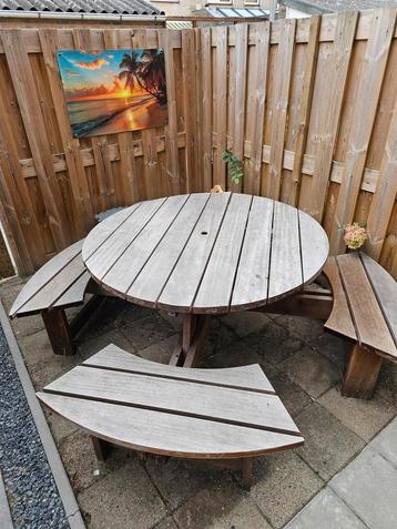 Hele mooie stevige robuuste zware picknicktafel, groot! beschikbaar voor biedingen