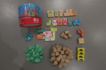 2 sets houten blokken HEMA in ton beschikbaar voor biedingen