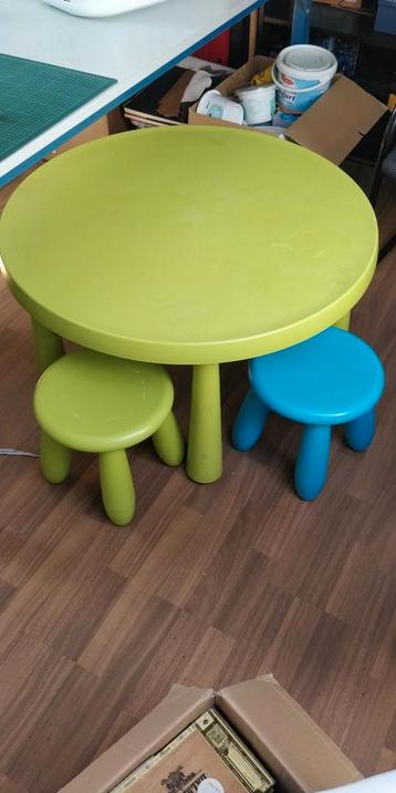 IKEA kinderen tafel en krukjes beschikbaar voor biedingen