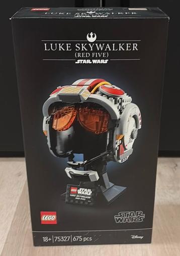 Lego Helm Set Star Wars / Marvel beschikbaar voor biedingen