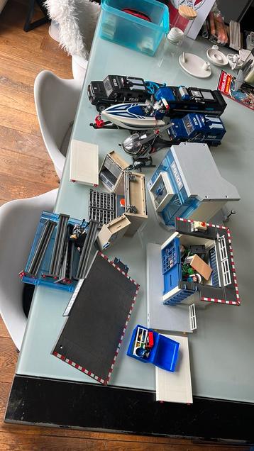 Een te gekke set van playmobil ,politiebureau end beschikbaar voor biedingen