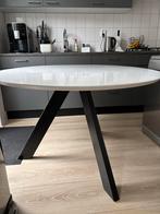 Woood ronde tafel met zwarte poten, Huis en Inrichting, Tafels | Eettafels, Gebruikt, 100 tot 150 cm, Rond, Vier personen