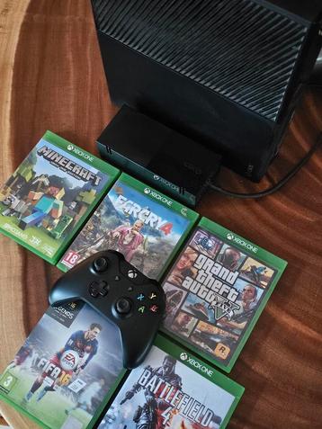 Xbox one (1540) + Gta V, Farcry 4, Fifa 16, Minecraft, Bf4