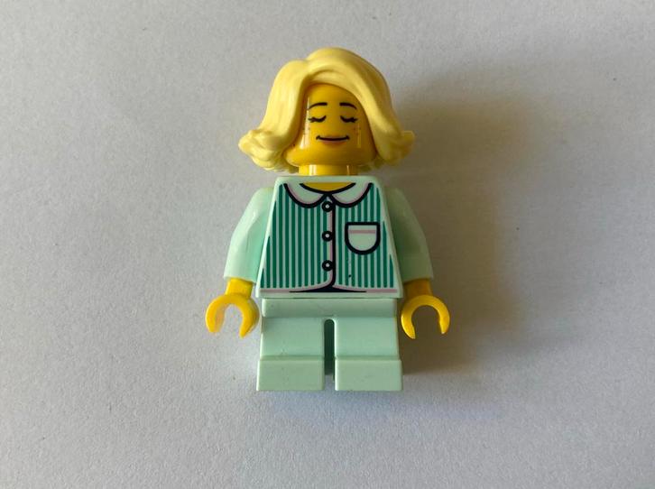 Lego Slapend meisje minifiguur minifiguren minifigs figuren, Kinderen en Baby's, Speelgoed | Duplo en Lego, Zo goed als nieuw