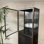 Oude medicijnkast, vitrinekast, vitrine, industriële kast, Ophalen