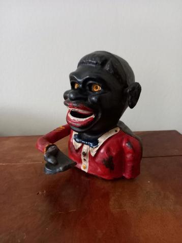 Missiebusje of spaarpot. Gietijzer.  beschikbaar voor biedingen