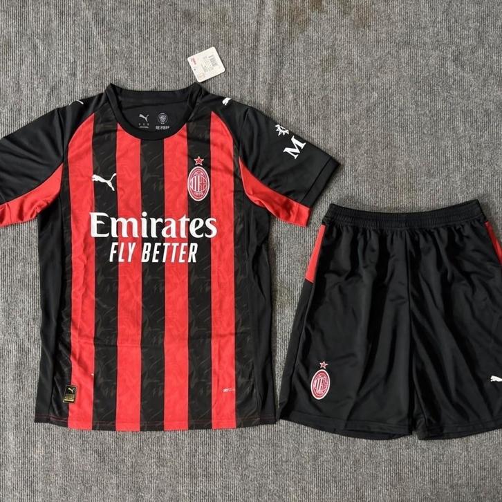 AC Milan kids tenue 2025-2026, Sport en Fitness, Voetbal, Nieuw, Set, Maat XS of kleiner, Ophalen of Verzenden