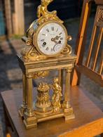 Antieke Franse vuurvergulde bronzen pendule 47 cm hoog, Ophalen