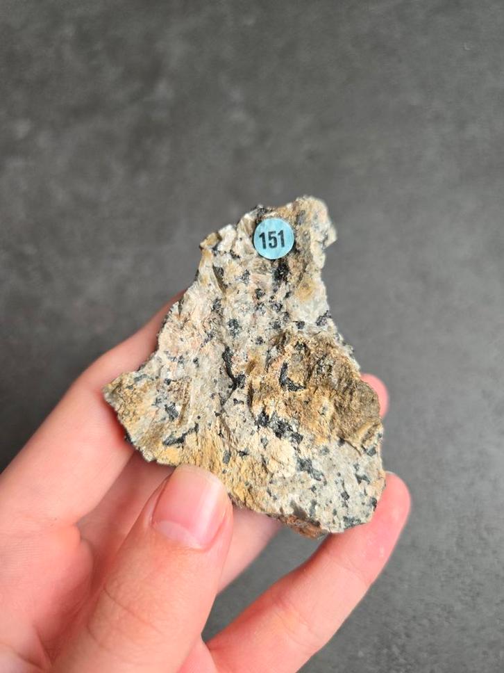 Zirkoon uit Noorwegen - Tvedallu, Verzamelen, Mineralen en Fossielen, Mineraal, Ophalen of Verzenden