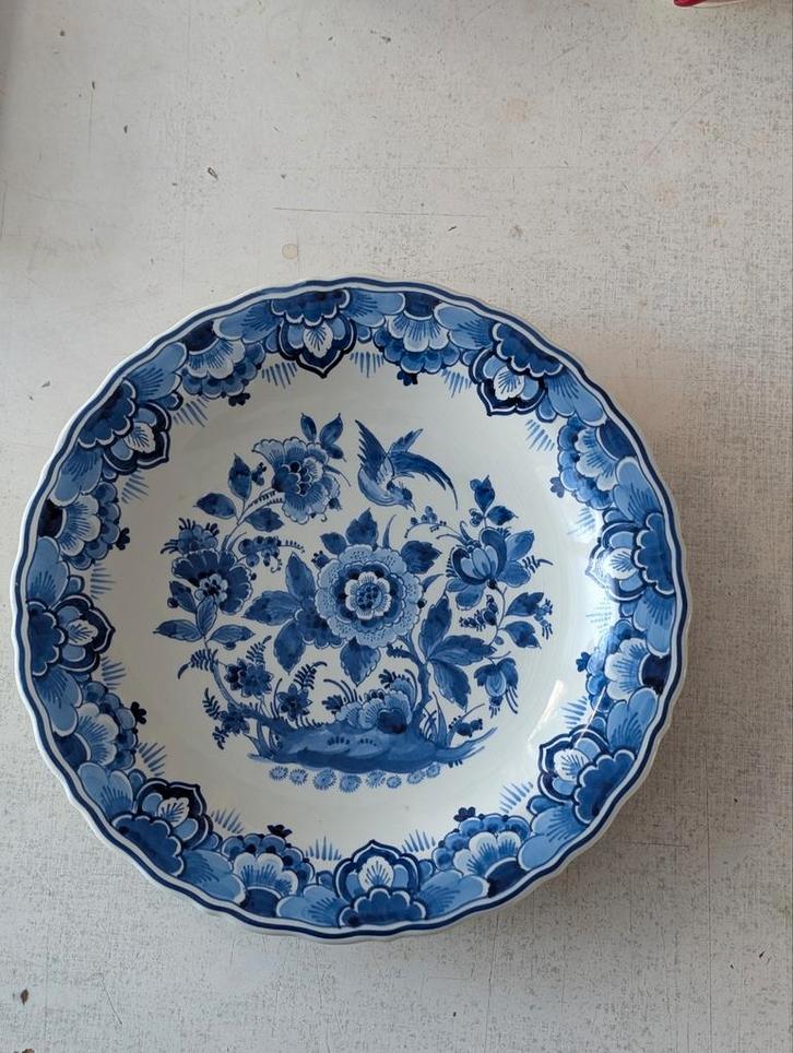 Antiek groot Delfts blauw bord met bloemen + vogel, Antiek en Kunst, Antiek | Wandborden en Tegels, Ophalen of Verzenden