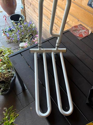 Bedsteun beschikbaar voor biedingen