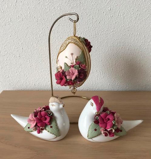 Bijzonder mooi handgemaakt ei, decoratie set van porselein, Verzamelen, Porselein, Kristal en Bestek, Zo goed als nieuw, Beeldje(s)
