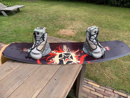 Wakeboard Jobe Crypt 140 cm met Liquid Force Alpha bindingen, Watersport en Boten, Wakeboarden, Gebruikt, Board en Schoenen, Ophalen