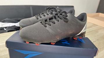 Dutchy voetbalschoenen maat 37 beschikbaar voor biedingen