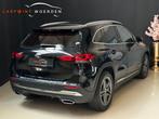 Mercedes-Benz GLA-klasse 180 AMG | LED | WIDESCREEN | TREKHA, Auto's, Gebruikt, 4 cilinders, Zwart, 1600 kg
