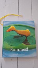 J. Simmons - Bommes!, Ophalen of Verzenden, Zo goed als nieuw, J. Simmons