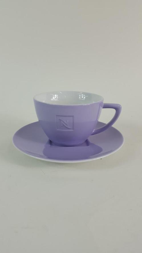 Nespresso kop en schotel paars of lila, koffiekopje. 5A2 /1, Huis en Inrichting, Keuken | Servies, Gebruikt, Kop(pen) en/of Schotel(s)