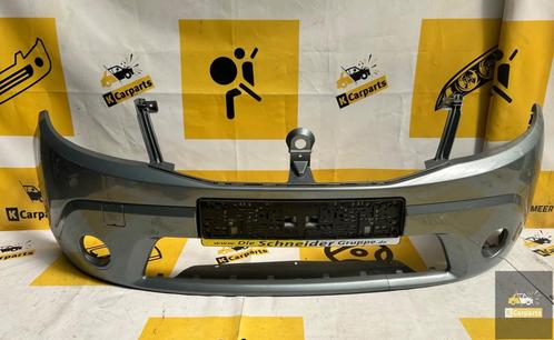 BUMPER VOOR DACIA SANDERO 2008-2012 8200526596, Auto-onderdelen, Carrosserie en Plaatwerk, Bumper, Dacia, Voor, Gebruikt, Ophalen of Verzenden