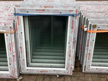 Kunststof kozijnen 100 h x 80 br. Draai kantel raam. Raam beschikbaar voor biedingen