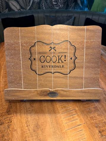 Riverdale Kookboek Standaard beschikbaar voor biedingen