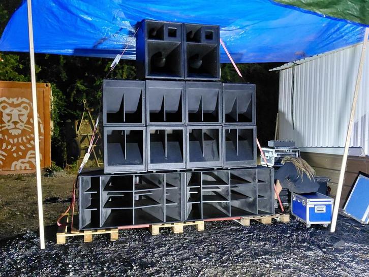 8x ad-3b subwoofer geladen of ongeladen, Audio, Tv en Foto, Professionele Audio-, Tv- en Video-apparatuur, Ophalen