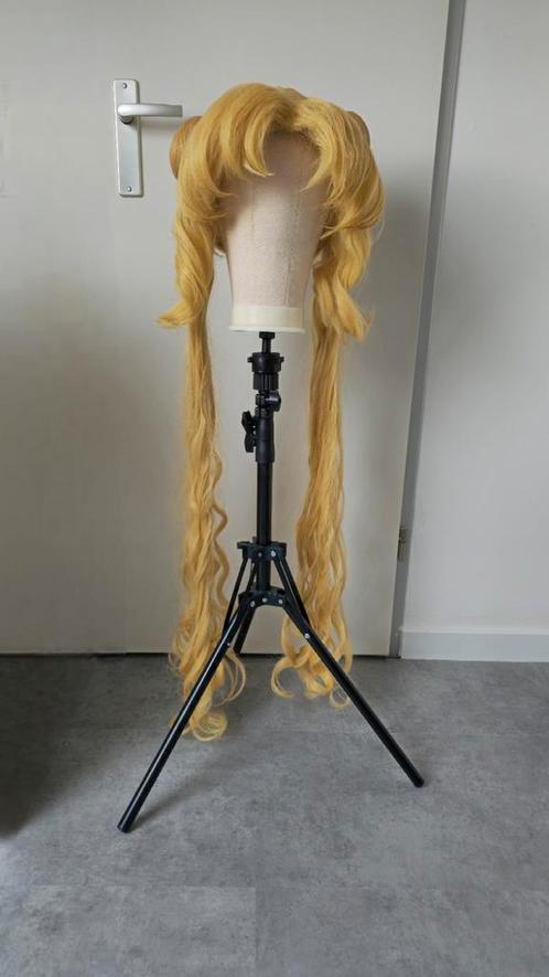 Sailor moon wig pruik, Hobby en Vrije tijd, Kostuums, Theaterbenodigdheden en LARP, Zo goed als nieuw, Overige typen, Verzenden