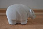 Beeld beeldje neushoorn marbell belgie museum steen, Verzamelen, Beelden en Beeldjes, Ophalen of Verzenden, Zo goed als nieuw