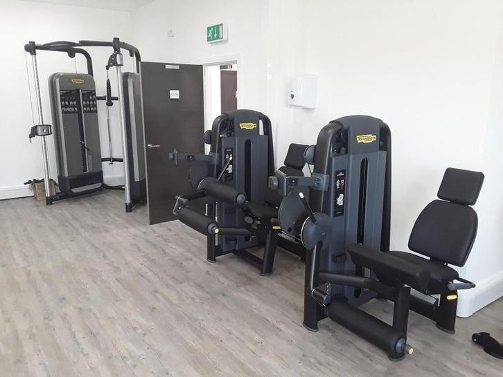 TECHNOGYM selection line kracht technogym excite cardio set, Sport en Fitness, Fitnessmaterialen, Armen, Benen, Borst, Buik, Rug