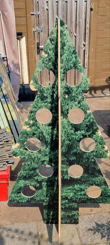 Houten kerstbomen beschikbaar voor biedingen