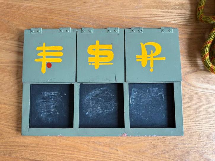 Vintage goocheltruc – houten symbolenvoorspelling, Dieren en Toebehoren, Hondenspeelgoed, Zo goed als nieuw, Ophalen of Verzenden