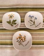 Drie schaaltjes met landschapsbloemen Zweden, Ophalen of Verzenden