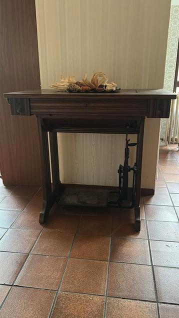 Antieke Singer naaimachine  beschikbaar voor biedingen