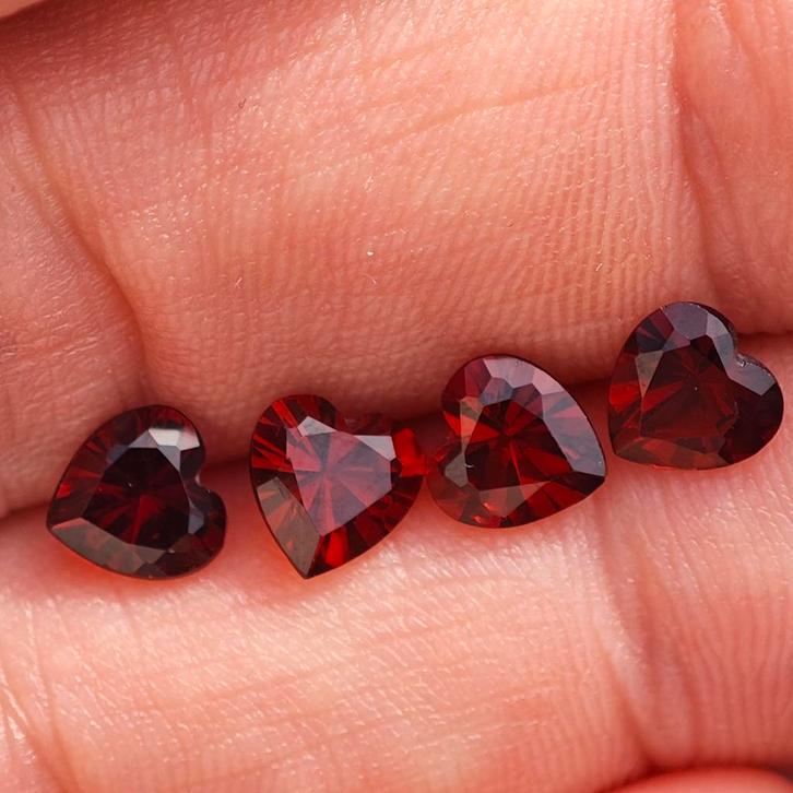 4 stuks Rode Spinel 3.58 karaat in totaal - Edelstenen, Sieraden, Tassen en Uiterlijk, Edelstenen, Nieuw, Ophalen of Verzenden