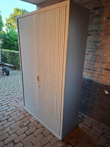 Goede, degelijke archiefkast/ roldeurkast/ werkplaatskast! beschikbaar voor biedingen