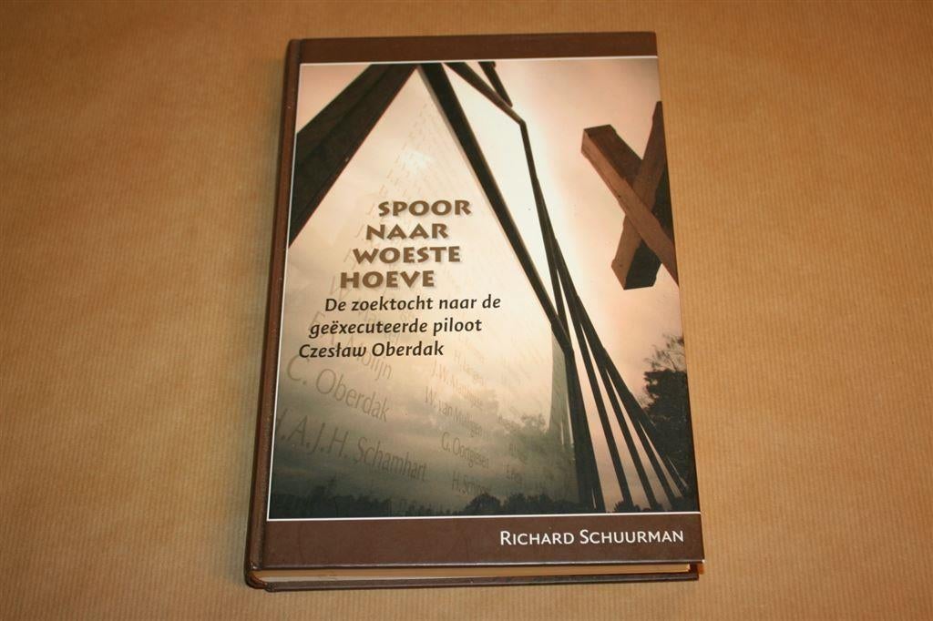 Spoor naar Woeste Hoeve - Piloot Czeslaw Oberdak, Ophalen of Verzenden, Tweede Wereldoorlog, Zo goed als nieuw, Overige onderwerpen