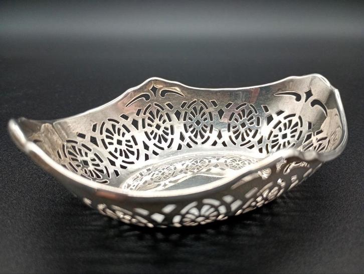 Antiek Zilveren Bonbonschaaltje met Opengewerkt Design, Antiek en Kunst, Antiek | Goud en Zilver, Zilver, Ophalen of Verzenden