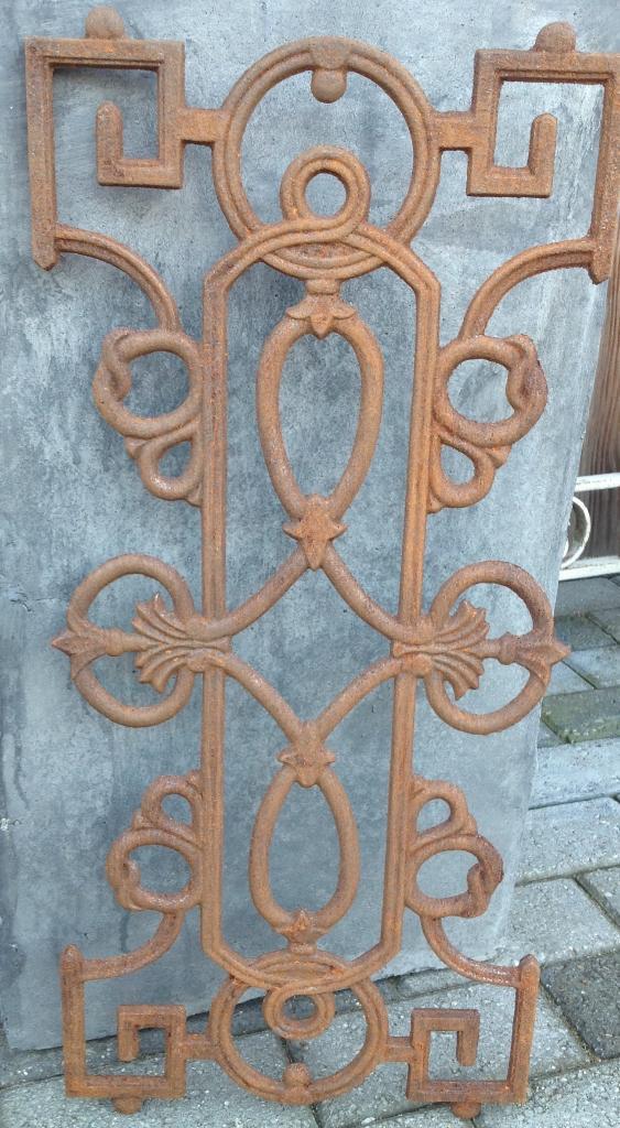 Deurrooster gietijzer finn 68/30,5 in twee kleuren., Antiek en Kunst, Curiosa en Brocante, Ophalen of Verzenden