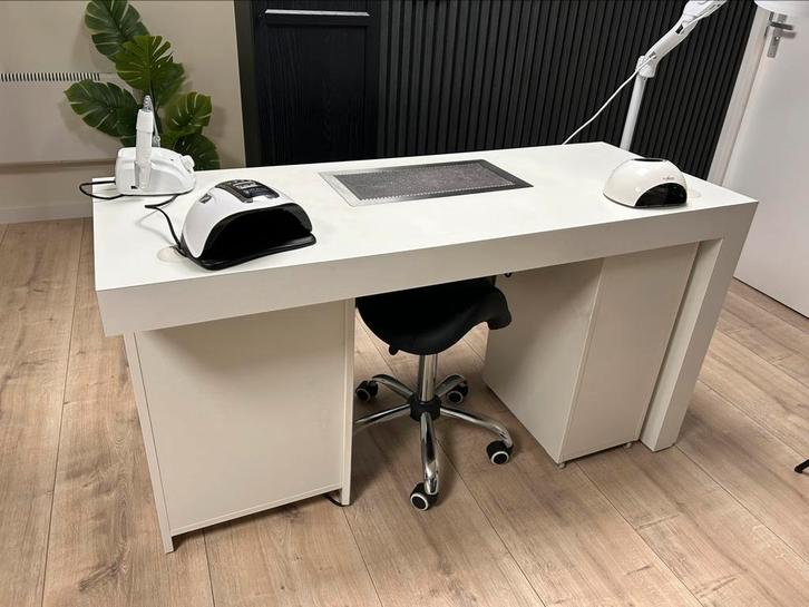 Nageltafel met "PRO-GS" Afzuigsysteem (Schoonheidssalon), Huis en Inrichting, Bureaus, Gebruikt, Bureau, Ophalen